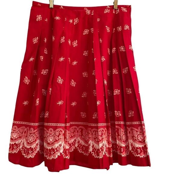 Liz Claiborne Pleated Full Skirt in a Red + White Cotton Handkerchief Pattern 12 - Picture 5 of 5